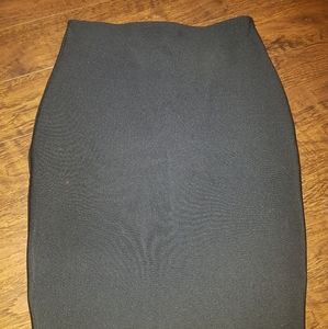 Stretchy black skirt